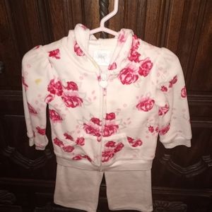 Adorable Little girls two piece outfit size 12M